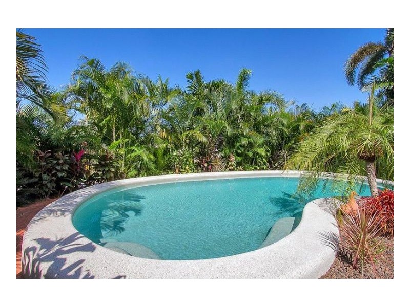 17 TRIVIA STREET, Palm Cove QLD 4879