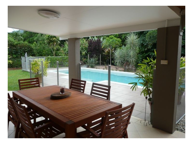 8 Talpa Close, Palm Cove QLD 4879