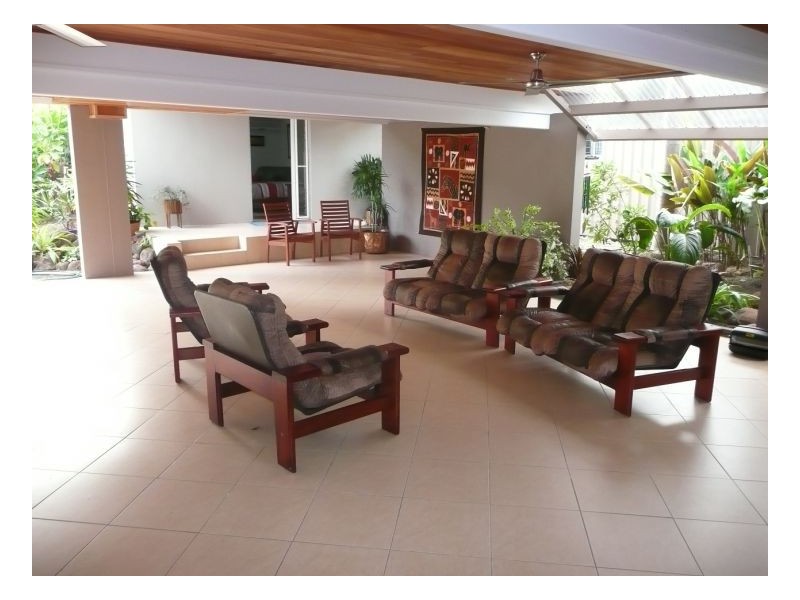 8 Talpa Close, Palm Cove QLD 4879