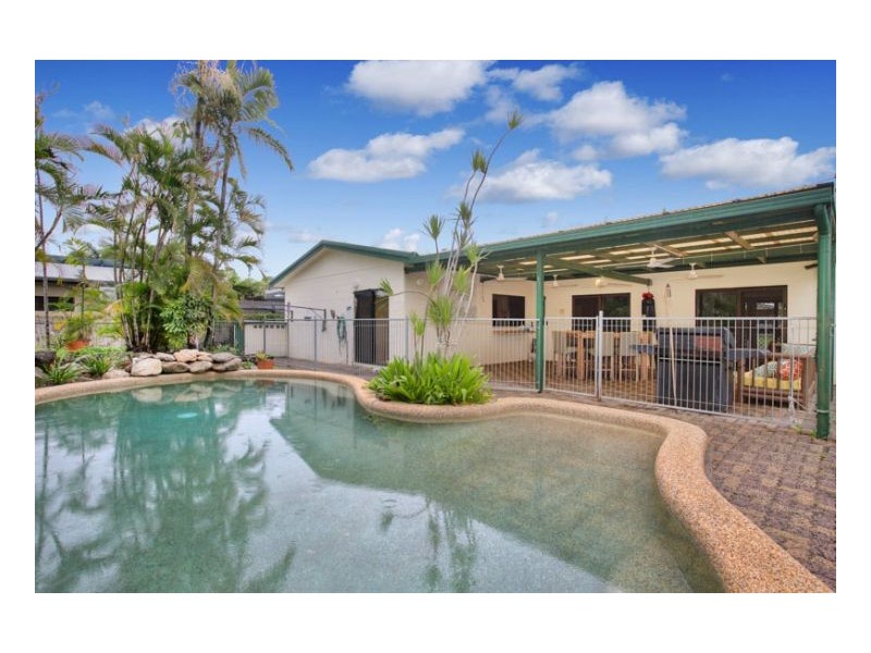 6 Scarborough Close, Kewarra Beach QLD 4879