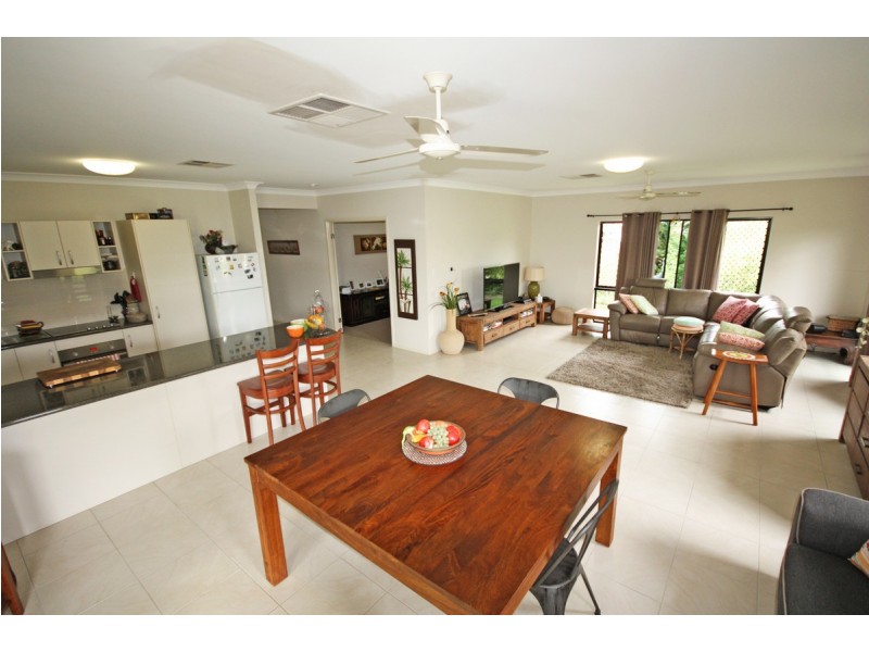 14 Leinster Drive, Mareeba QLD 4880