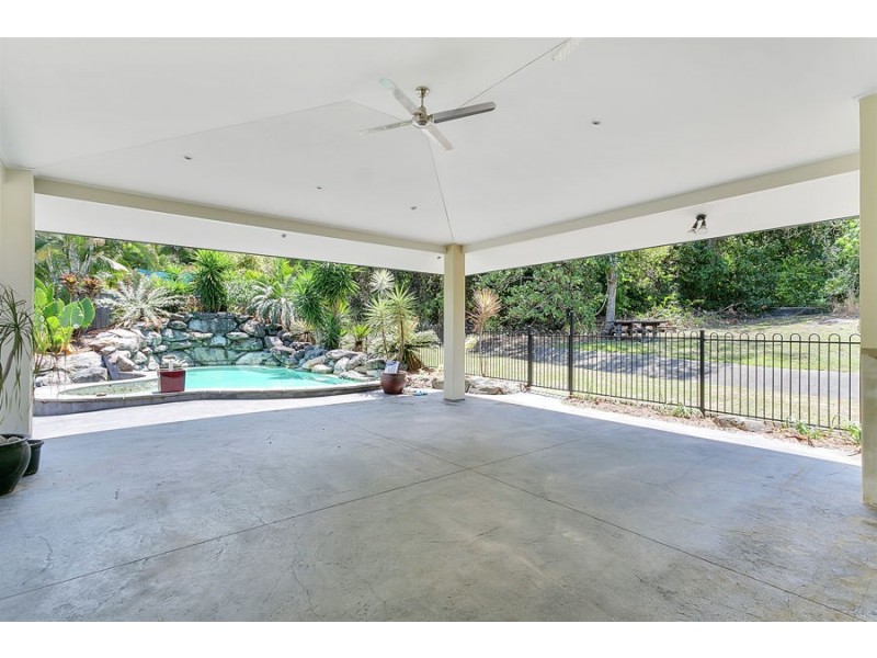 24 Macarthur Close, Palm Cove QLD 4879