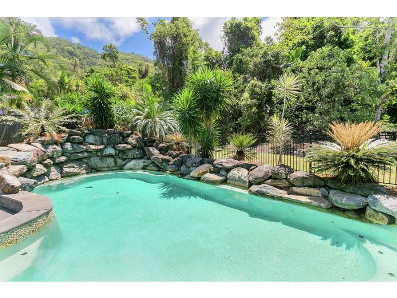 24 Macarthur Close, Palm Cove QLD 4879