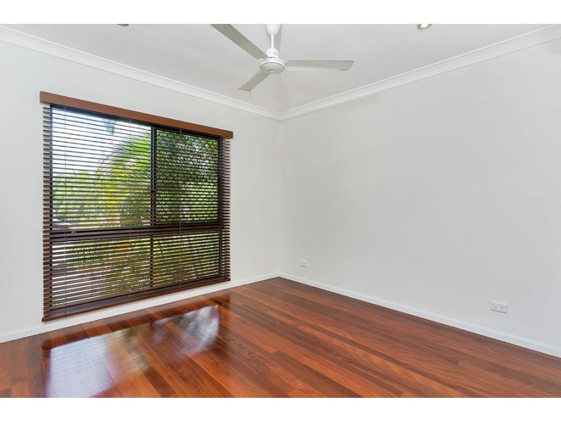 24 Macarthur Close, Palm Cove QLD 4879