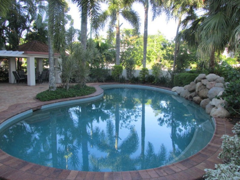 27 327 Lake Street, Cairns QLD 4870