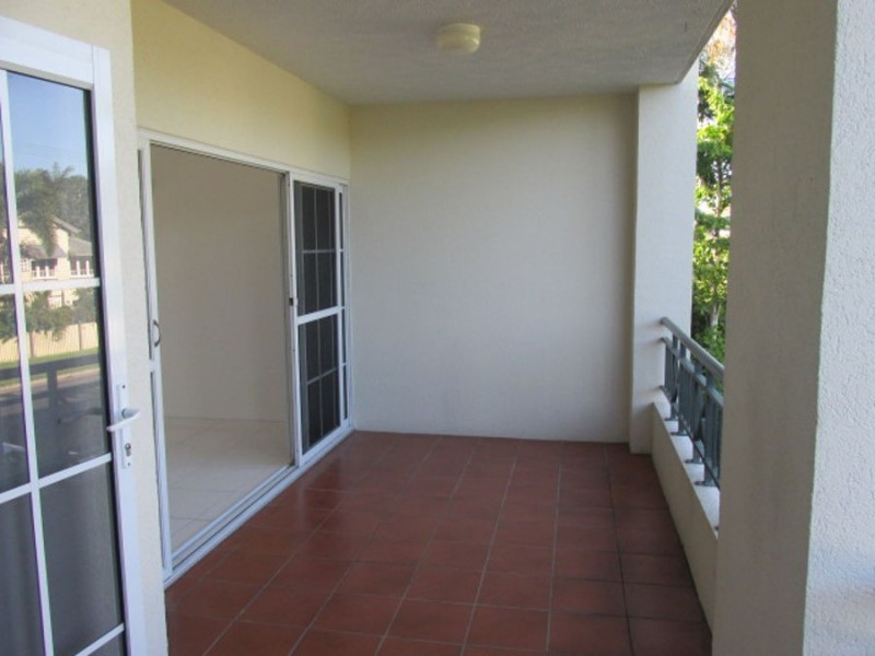 27 327 Lake Street, Cairns QLD 4870