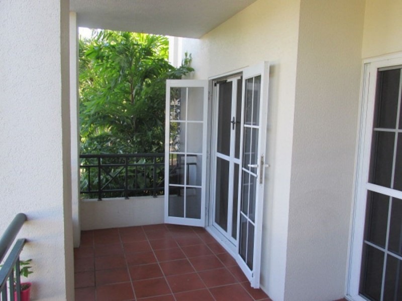 27 327 Lake Street, Cairns QLD 4870