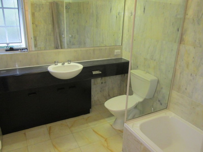 27 327 Lake Street, Cairns QLD 4870