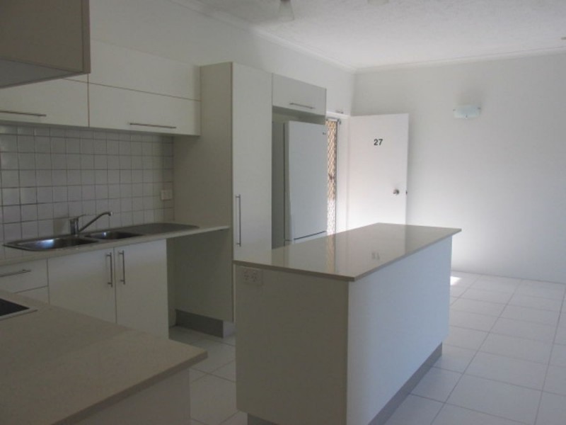27 327 Lake Street, Cairns QLD 4870