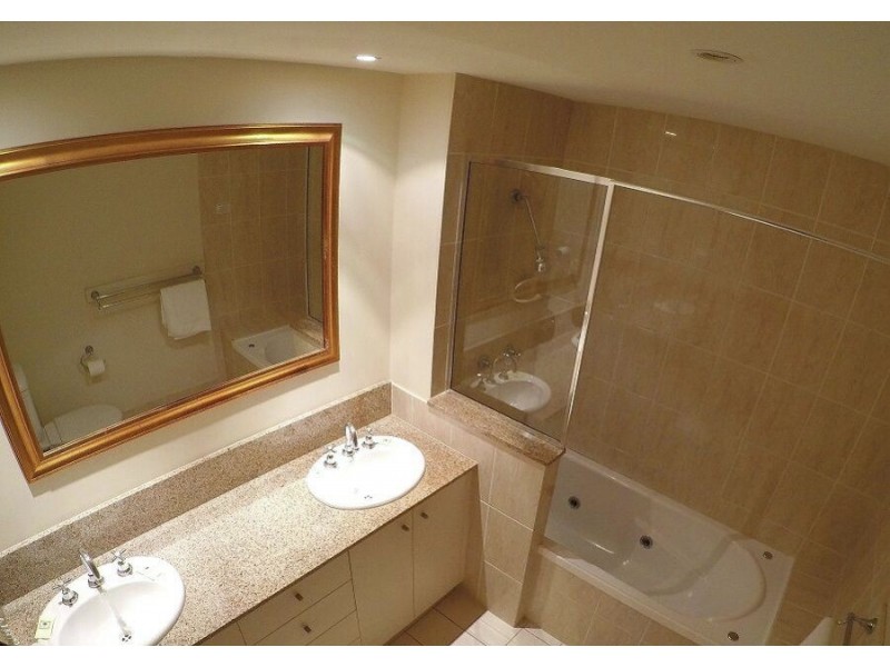 1612 2 Greenslopes Street, Cairns North QLD 4870