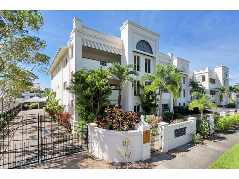 17/304 Lake Street, Cairns North QLD 4870