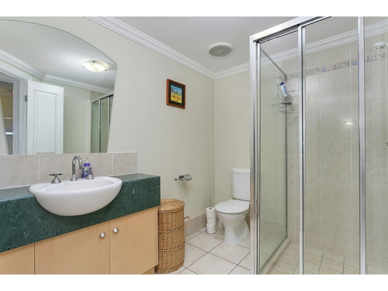 17/304 Lake Street, Cairns North QLD 4870