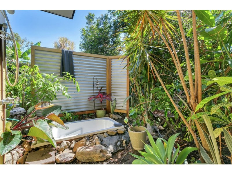 5 Moonah Street, Holloways Beach QLD 4878