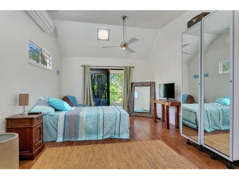 5 Moonah Street, Holloways Beach QLD 4878