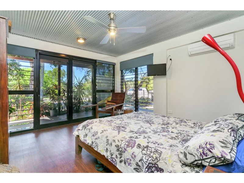 5 Moonah Street, Holloways Beach QLD 4878