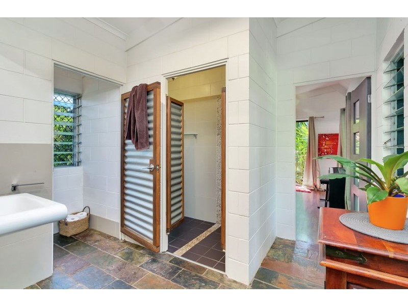 5 Moonah Street, Holloways Beach QLD 4878