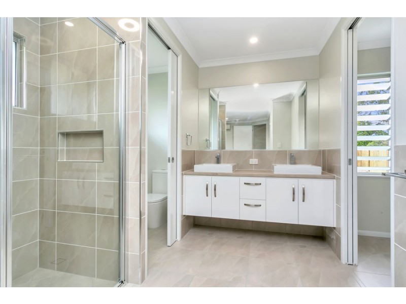 2 20-28 Fretwell Road, White Rock QLD 4868