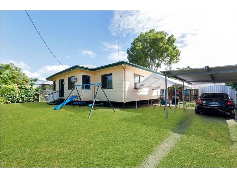 31 Pease Street, Manoora QLD 4870