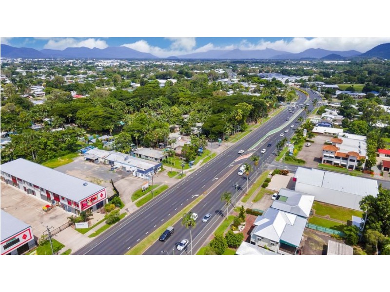 31 Pease Street, Manoora QLD 4870