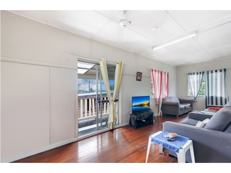 31 Pease Street, Manoora QLD 4870