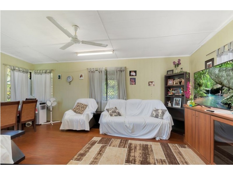 31 Pease Street, Manoora QLD 4870