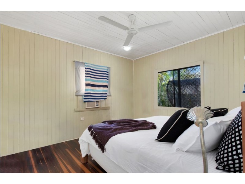 31 Pease Street, Manoora QLD 4870