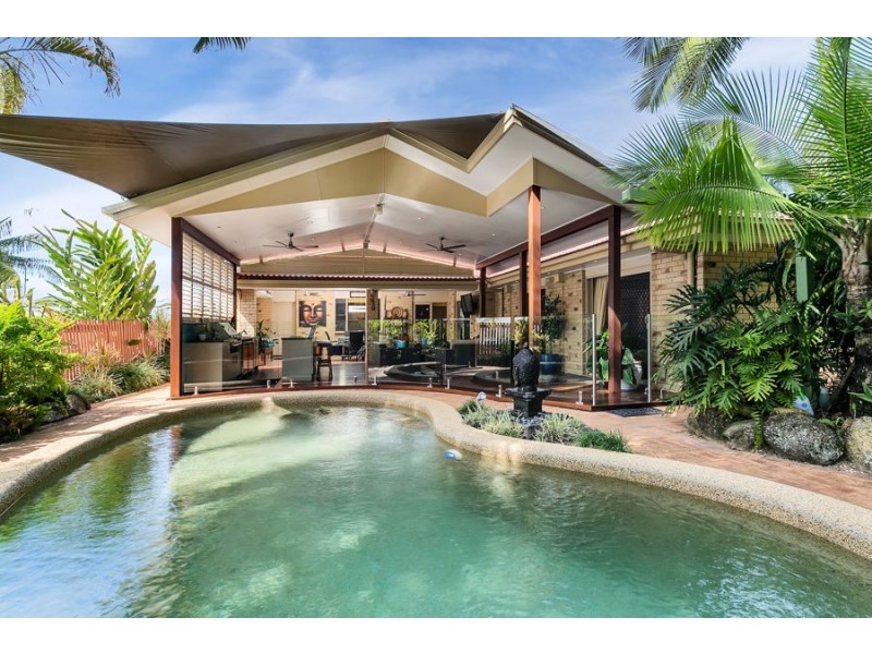 15 Knight Road, Smithfield QLD 4878