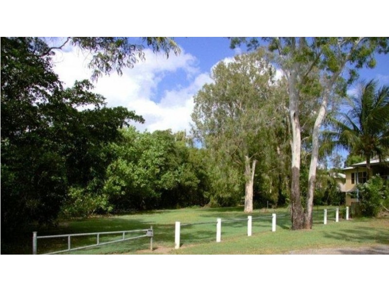 63 Willow Street, Holloways Beach QLD 4878