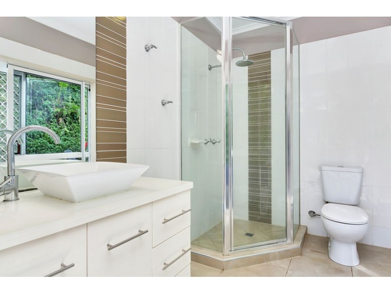 1 Sandpiper Court, Bayview Heights QLD 4868