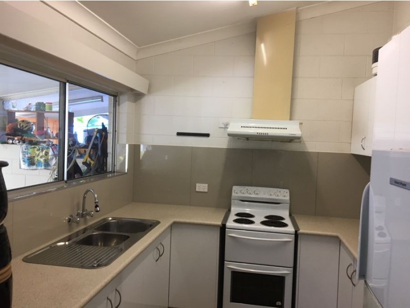 18 Almond Street, Holloways Beach QLD 4878