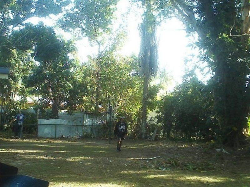 18 Almond Street, Holloways Beach QLD 4878