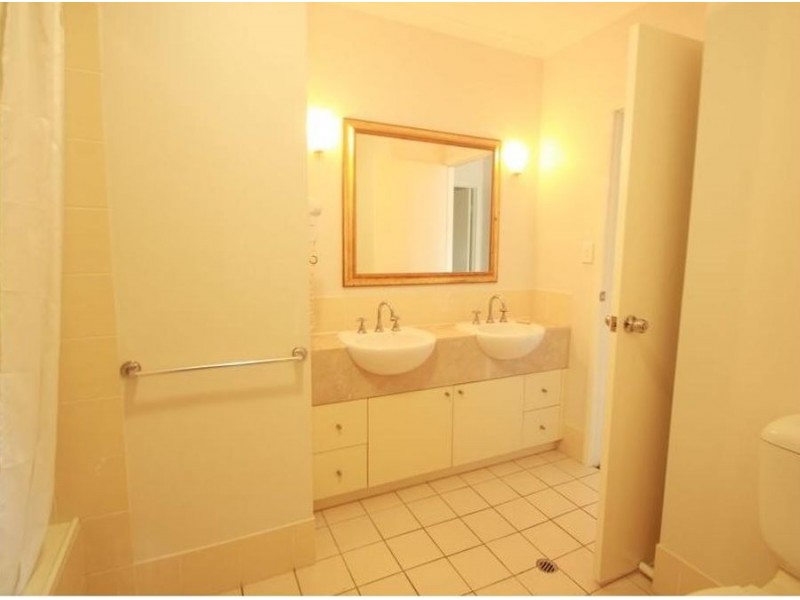 108/2 Greenslopes Street, Cairns North QLD 4870