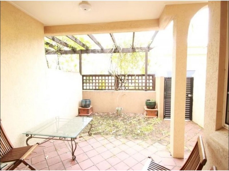 108/2 Greenslopes Street, Cairns North QLD 4870