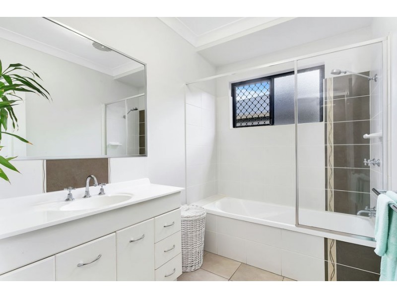 4 Whela Close, Bentley Park QLD 4869