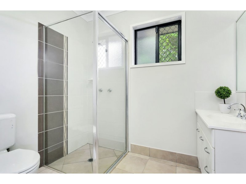 4 Whela Close, Bentley Park QLD 4869