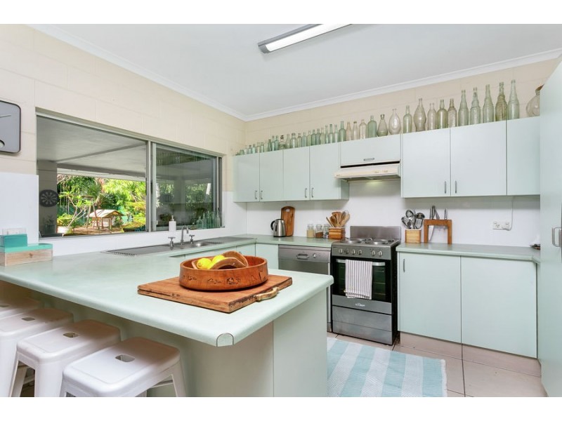 3 Baronia Crescent, Holloways Beach QLD 4878