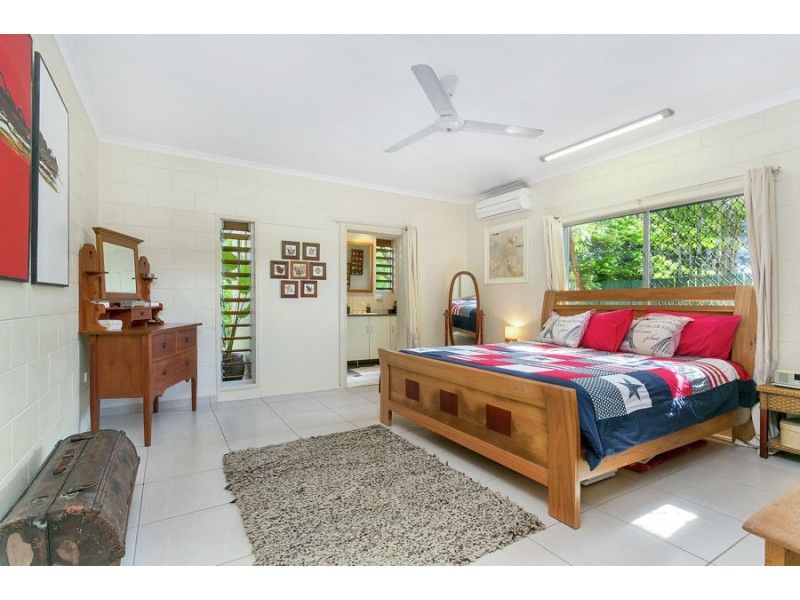 3 Baronia Crescent, Holloways Beach QLD 4878