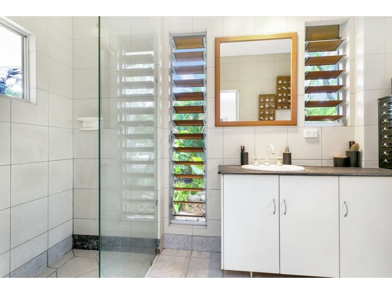 3 Baronia Crescent, Holloways Beach QLD 4878