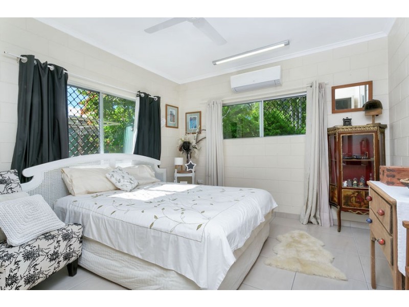 3 Baronia Crescent, Holloways Beach QLD 4878