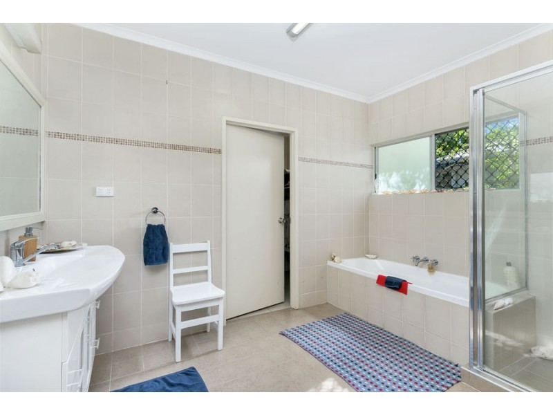 3 Baronia Crescent, Holloways Beach QLD 4878