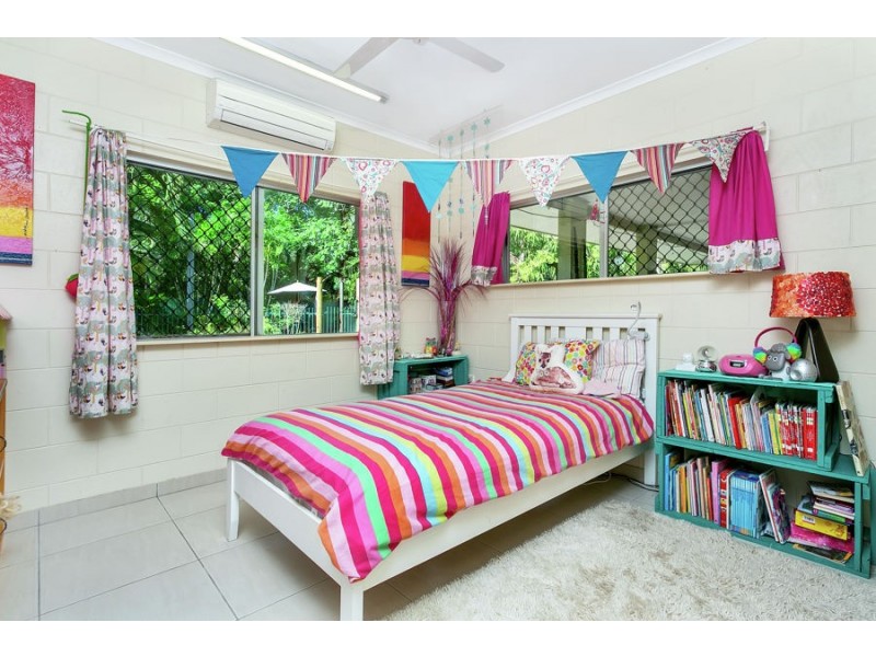 3 Baronia Crescent, Holloways Beach QLD 4878