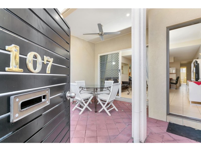 107/2 Greenslopes Street, Cairns North QLD 4870