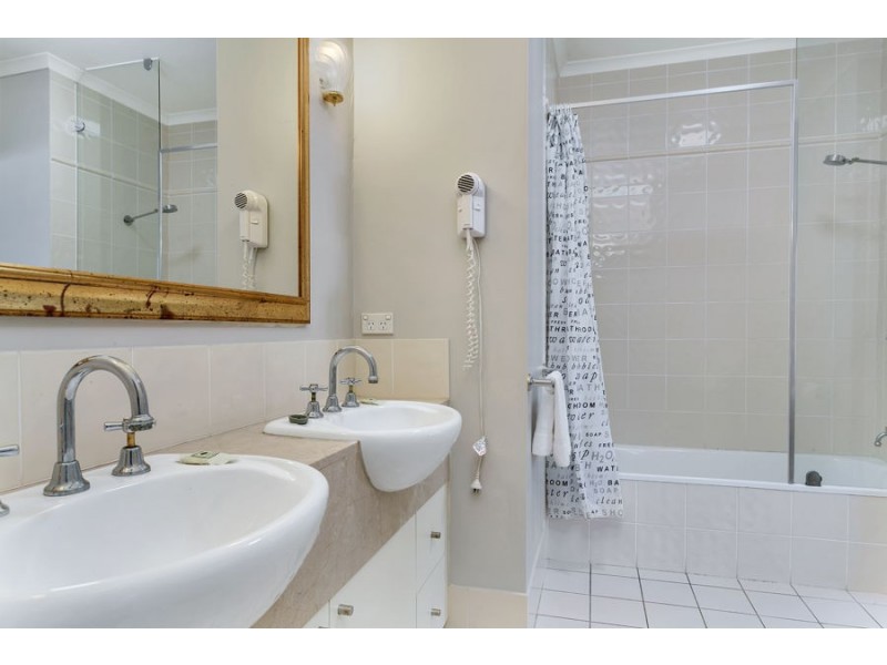 107/2 Greenslopes Street, Cairns North QLD 4870