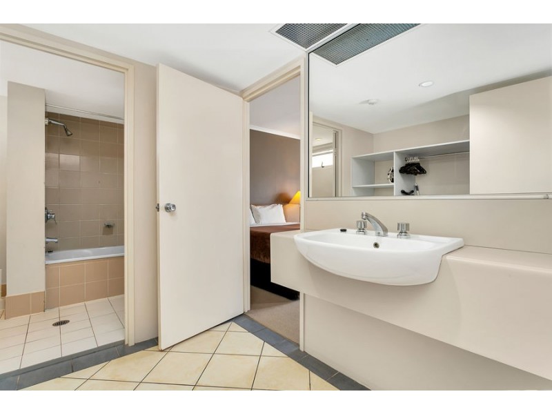 130/166-168 Lake Street, Cairns North QLD 4870