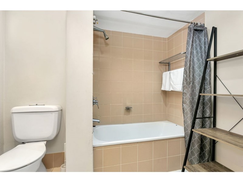 130/166-168 Lake Street, Cairns North QLD 4870