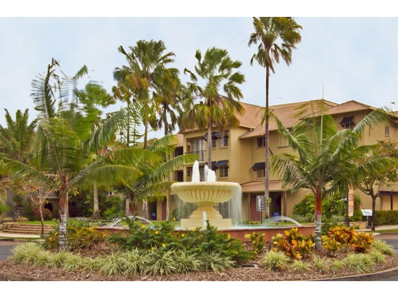 706 2 Greenslopes Street, Cairns North QLD 4870