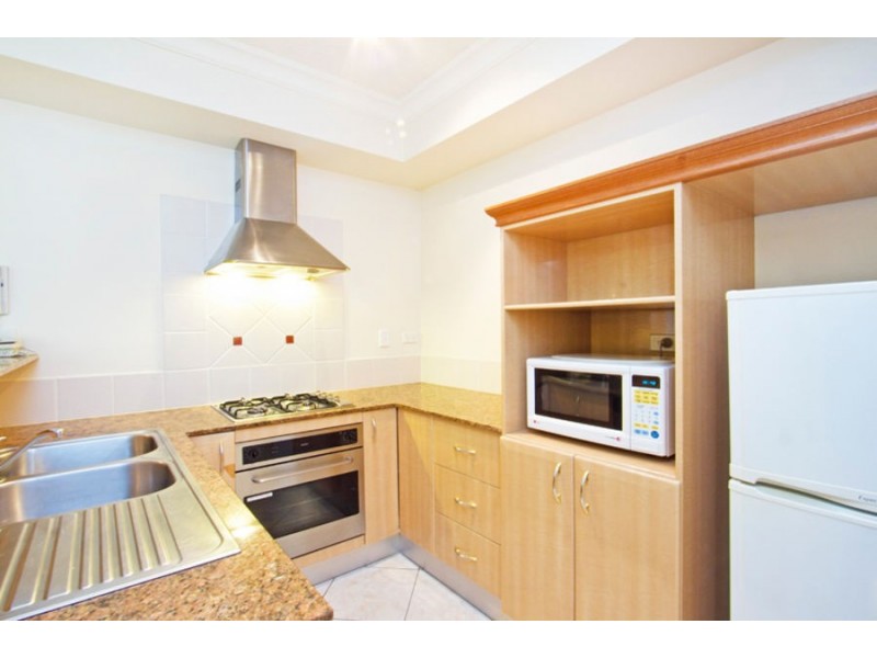 706 2 Greenslopes Street, Cairns North QLD 4870