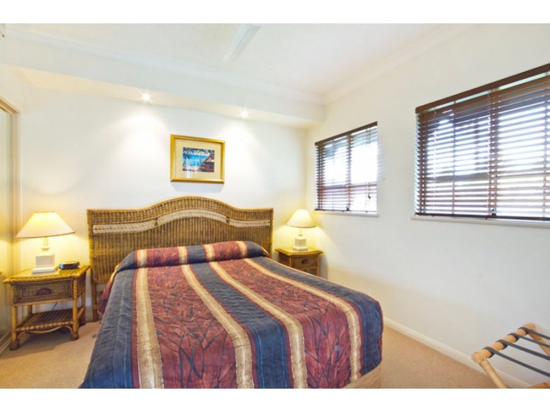 706 2 Greenslopes Street, Cairns North QLD 4870