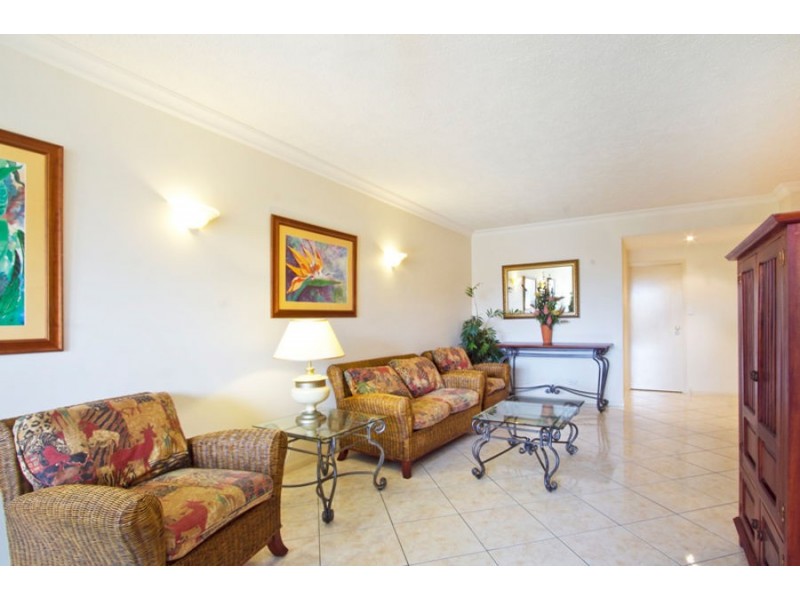 706 2 Greenslopes Street, Cairns North QLD 4870