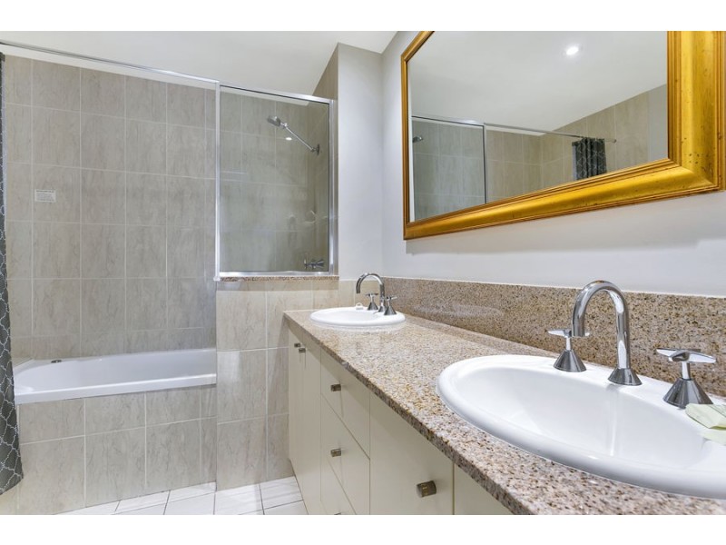 1632/2 Greenslopes Street, Cairns North QLD 4870